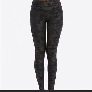 𝅺SPANX Faux Camo Spanx